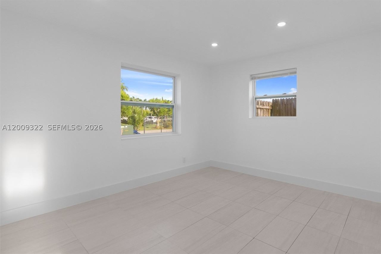 1481 Sw 49th Ave #1481 - Photo 7 of 20