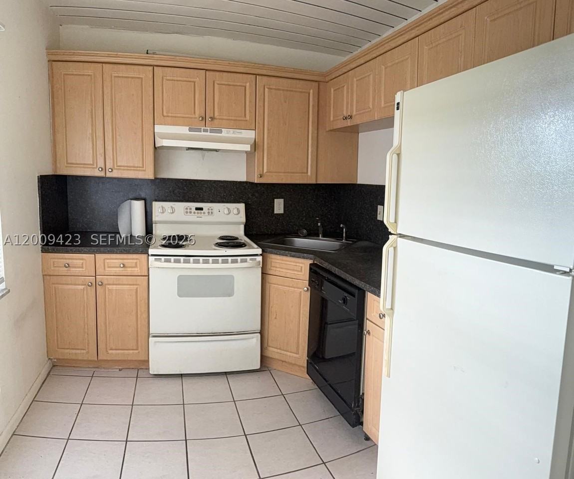 3774 Inverrary Blvd #105P - Photo 5 of 13