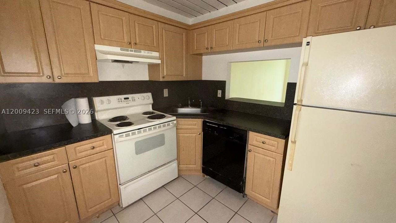 3774 Inverrary Blvd #105P - Photo 6 of 13
