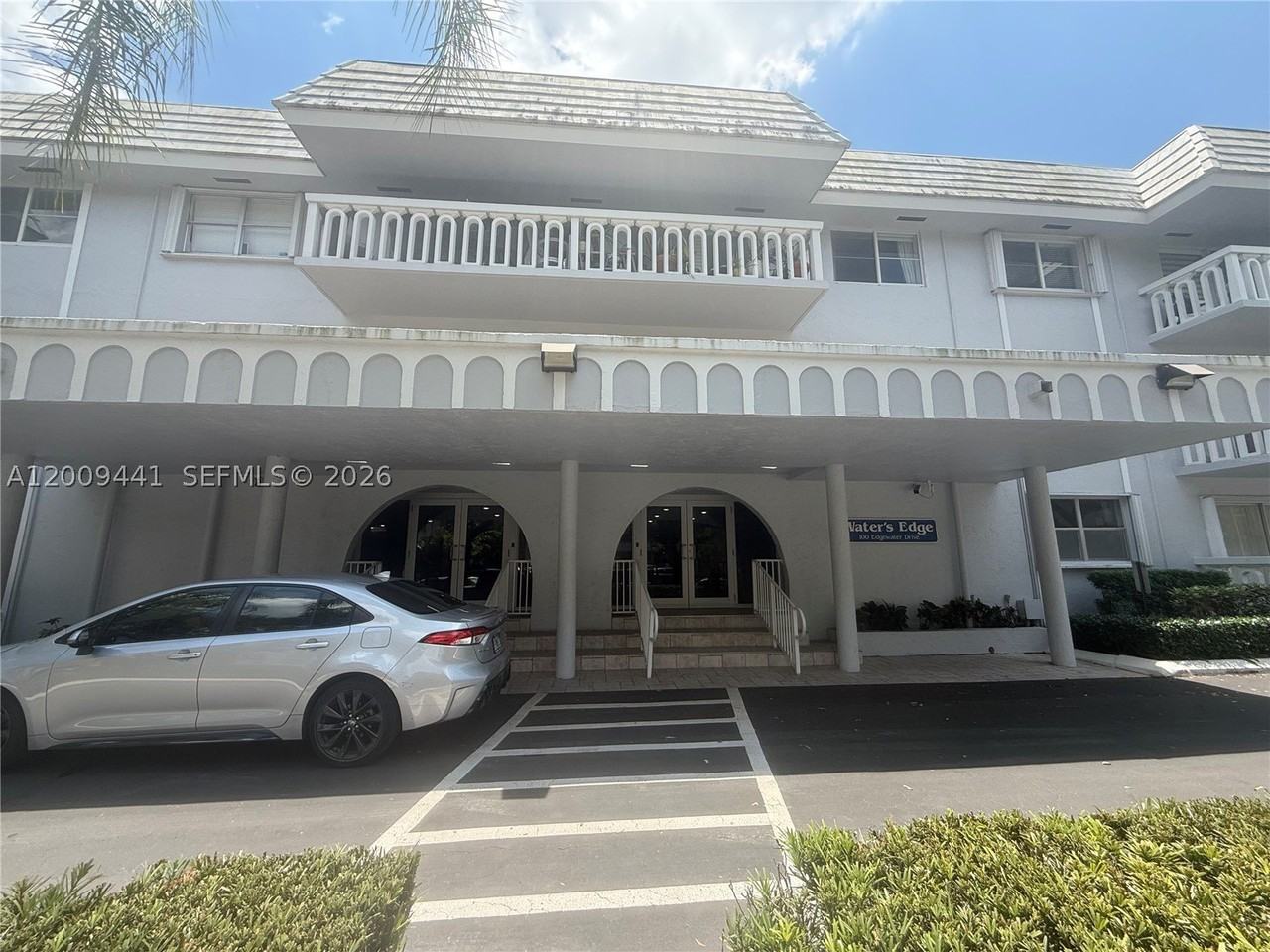 100 Edgewater Dr #236