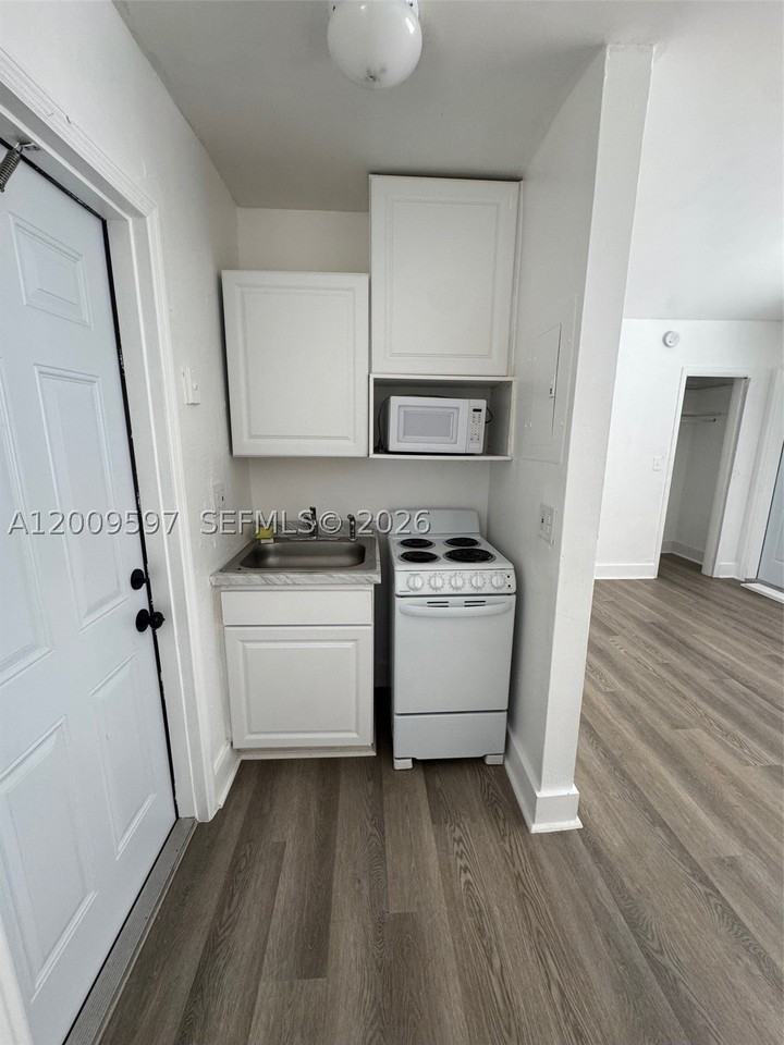 240 Nw 64th St #4 - Photo 2 of 10