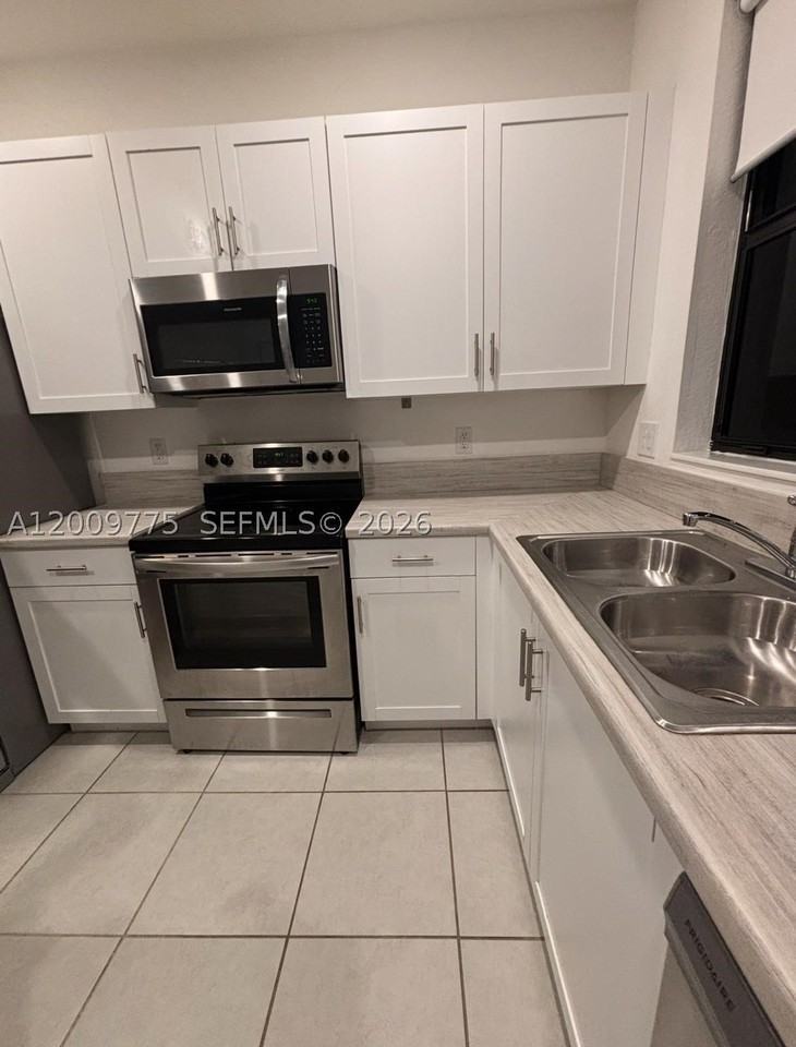 20964 Ne 8th Ave - Photo 2 of 12