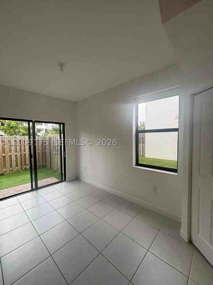 20964 Ne 8th Ave - Photo 4 of 12
