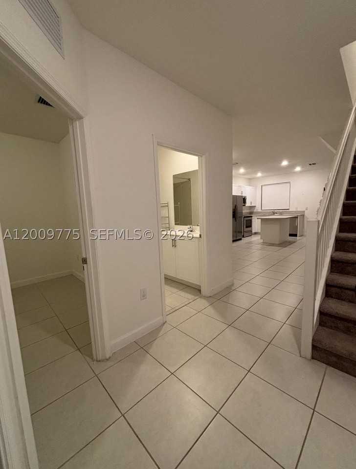 20964 Ne 8th Ave - Photo 6 of 12