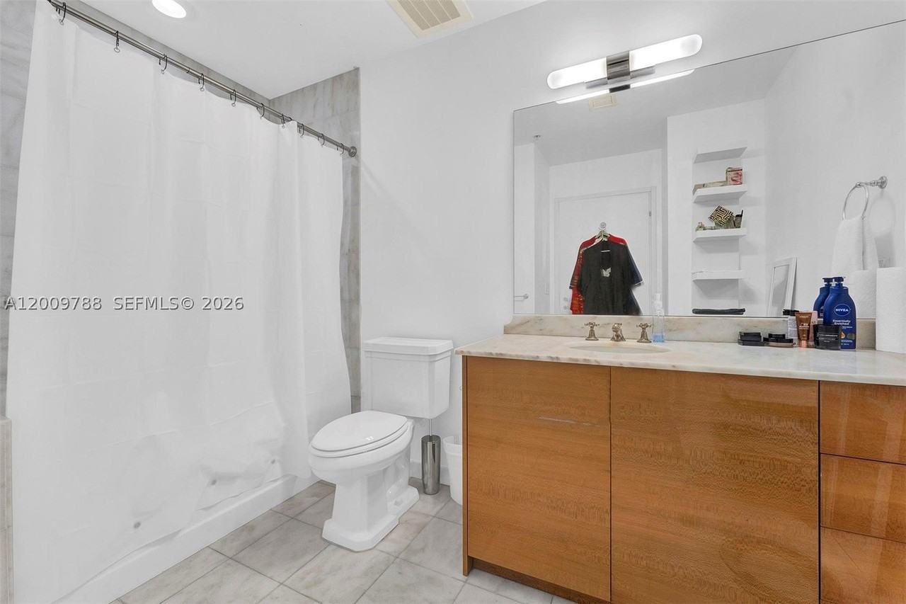 50 S Pointe Dr #2102 - Photo 5 of 37