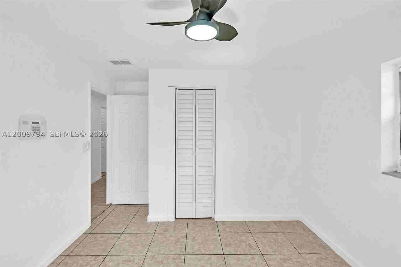 4156 Sw 49th Ct #0 - Photo 3 of 33