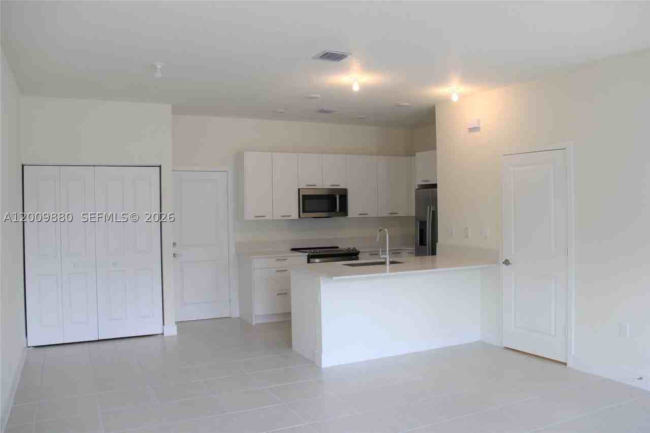 4272 Nw 82nd Ave #4272 - Photo 3 of 25