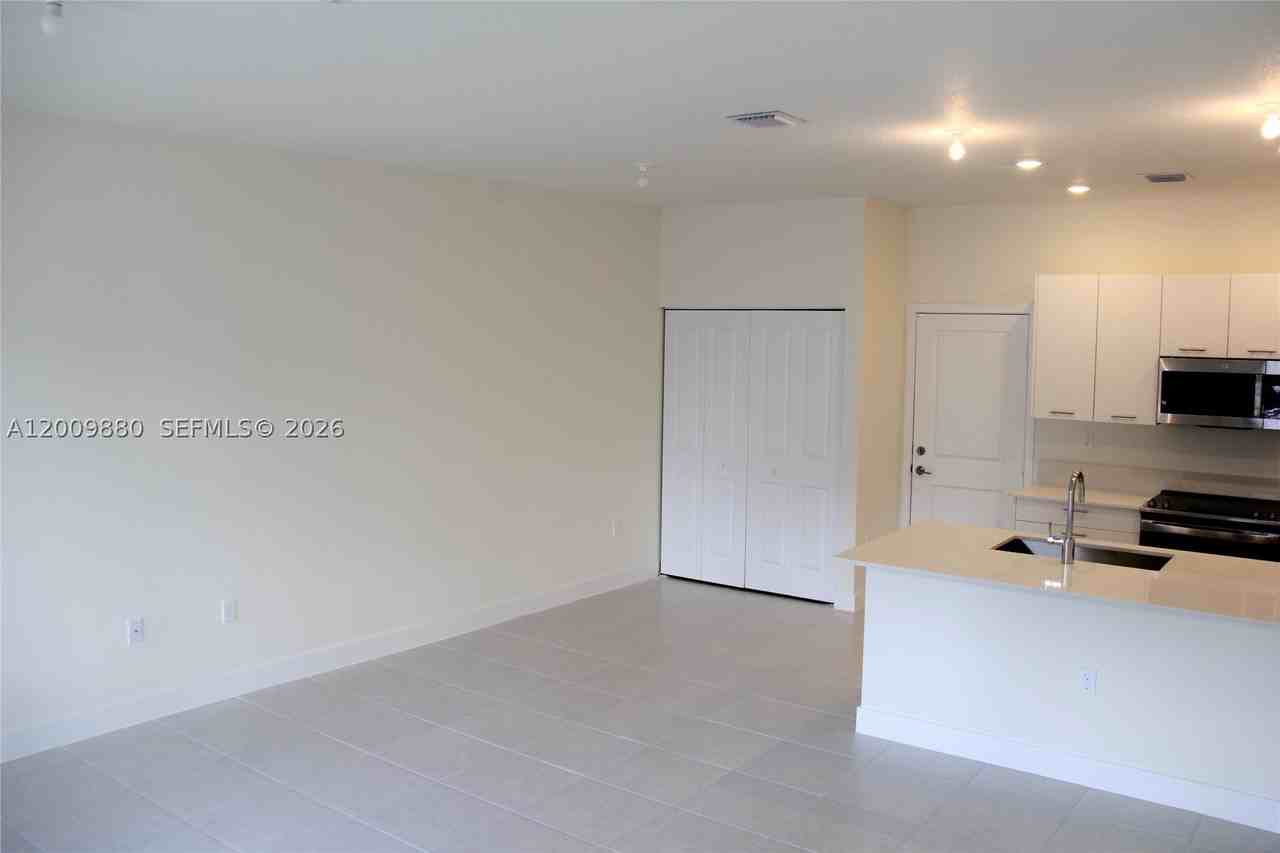 4272 Nw 82nd Ave #4272 - Photo 6 of 25