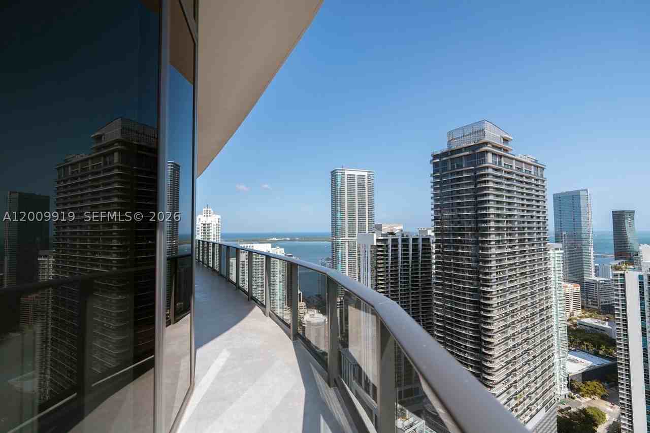 45 Sw 9th St #4906 - Photo 4 of 39