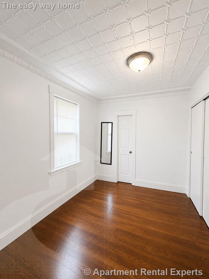 27 Thacher St ## 29 - Photo 3 of 13