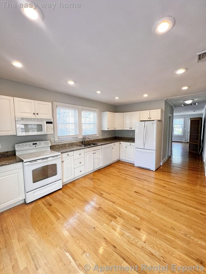 36 Dedham St #1 - Photo 4 of 15