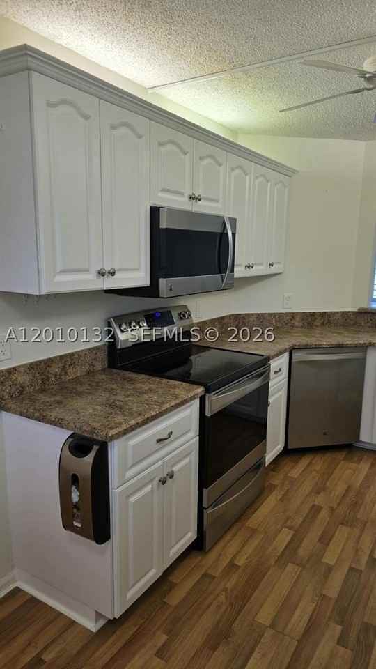 23305 Barwood Ln N #207