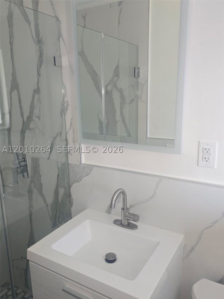3300 Se 6th St #2 - Photo 5 of 7