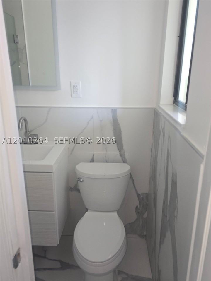 3300 Se 6th St #2 - Photo 6 of 7
