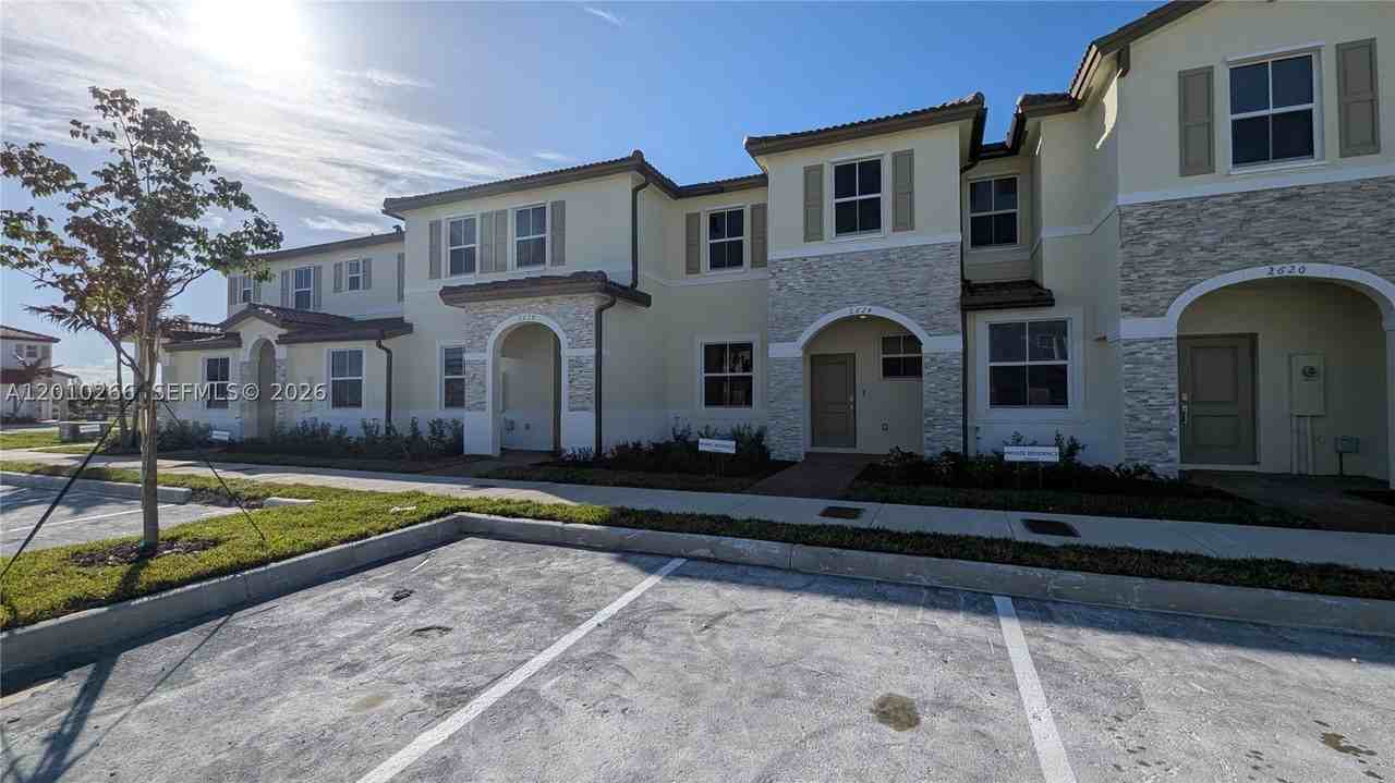 2628 Se 28th Dr - Photo 2 of 50