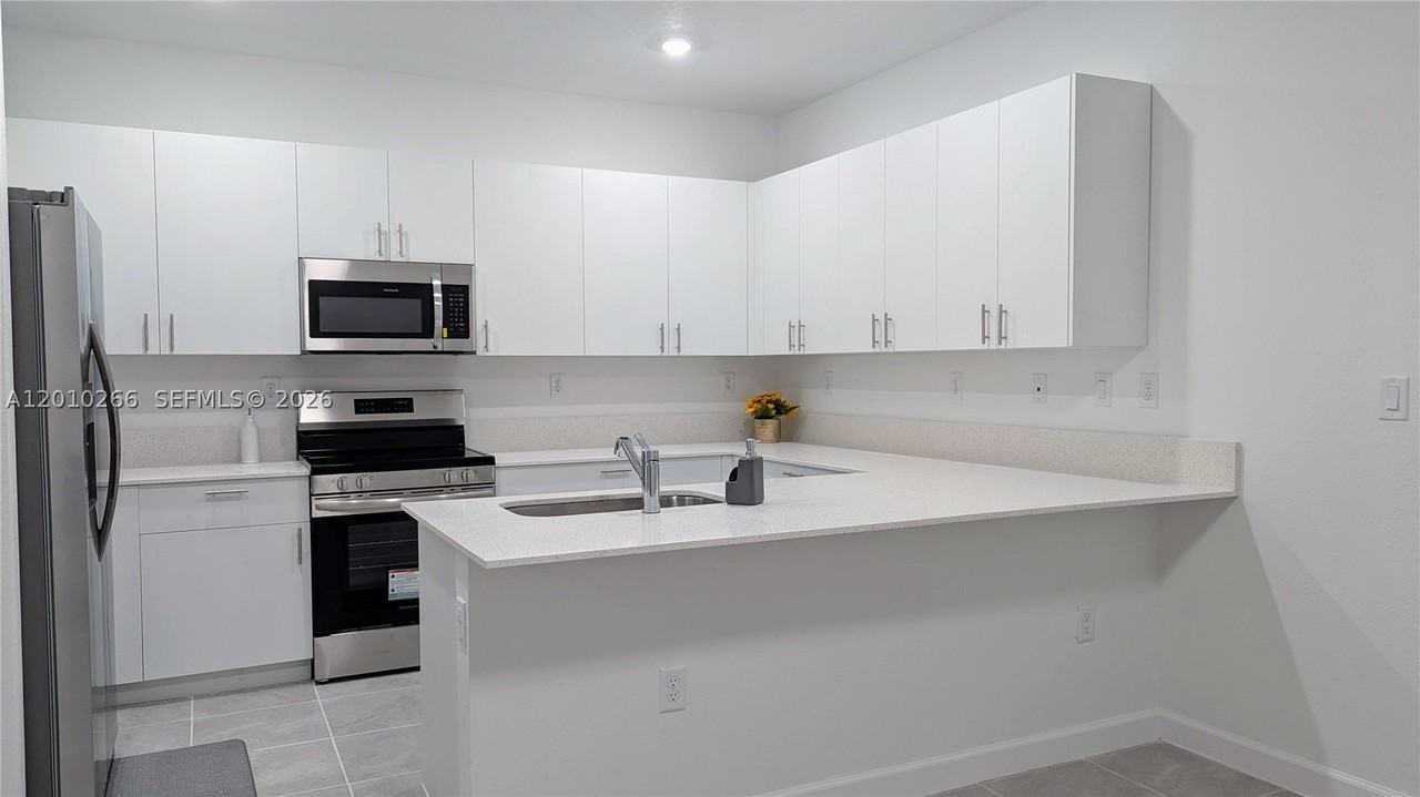 2628 Se 28th Dr - Photo 4 of 50