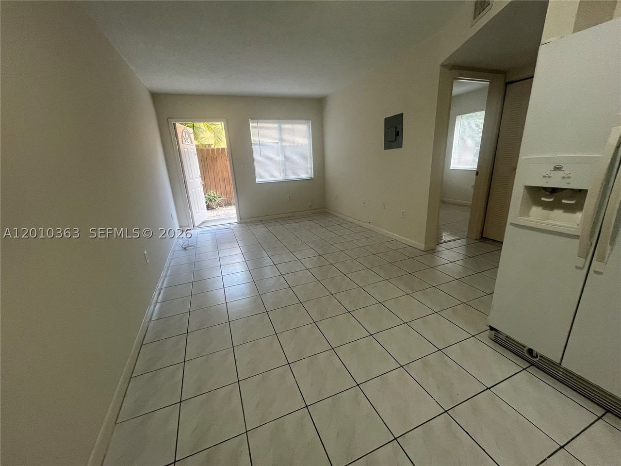 1419 Sw 22nd Ave #4 - Photo 5 of 11