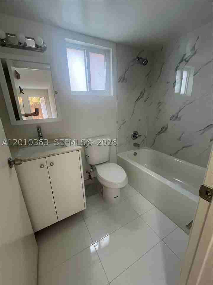 1419 Sw 22nd Ave #4 - Photo 6 of 11