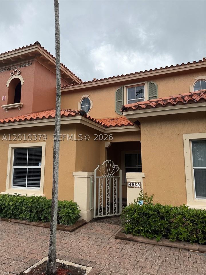 4939 N Harbor Isles Dr #106 - Photo 2 of 19