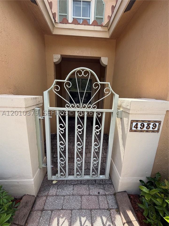4939 N Harbor Isles Dr #106 - Photo 3 of 19
