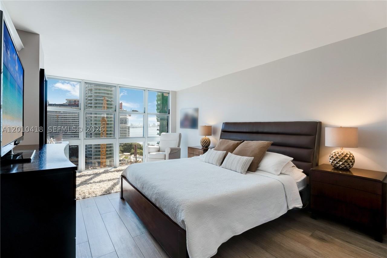 1901 Brickell Ave - Photo 4 of 10