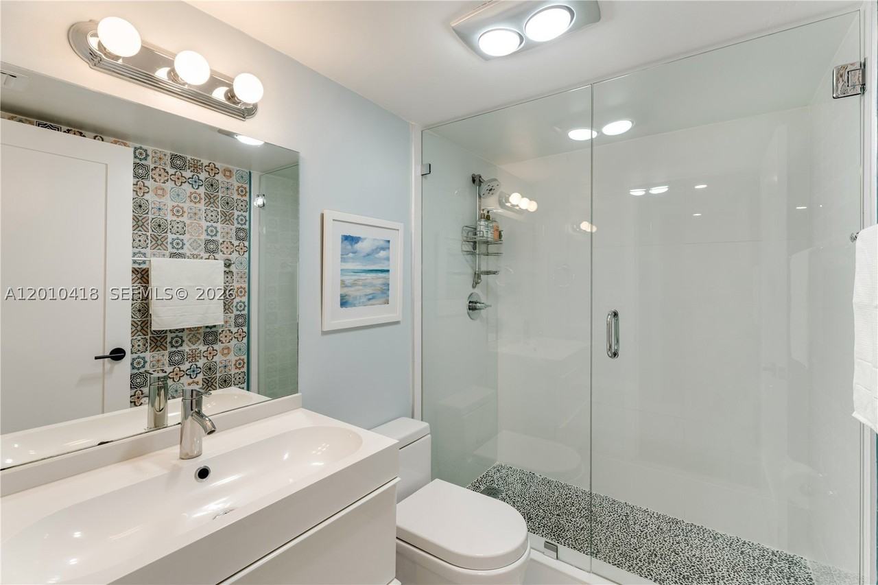 1901 Brickell Ave - Photo 6 of 10