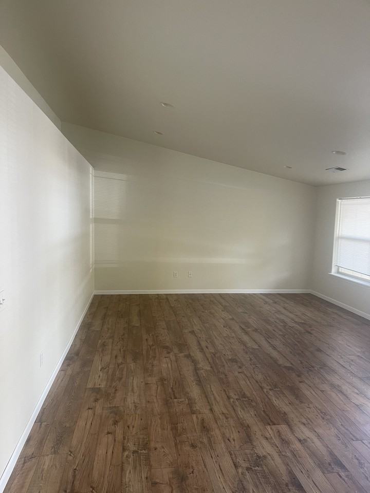 113 Little Butte Dr #1 - Photo 3 of 8