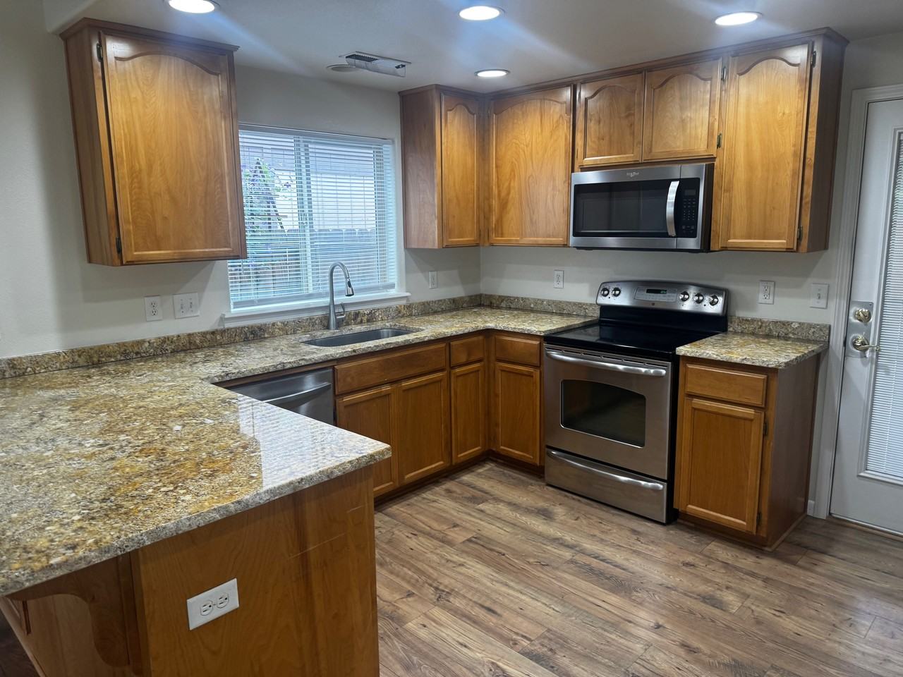113 Little Butte Dr #1 - Photo 7 of 8