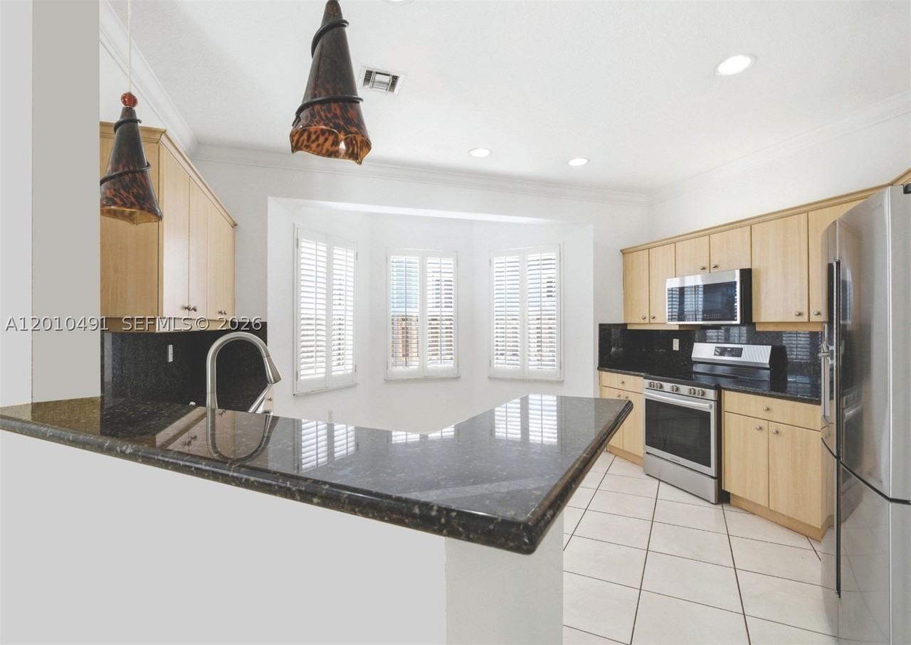 15203 Sw 142nd Ave - Photo 5 of 30