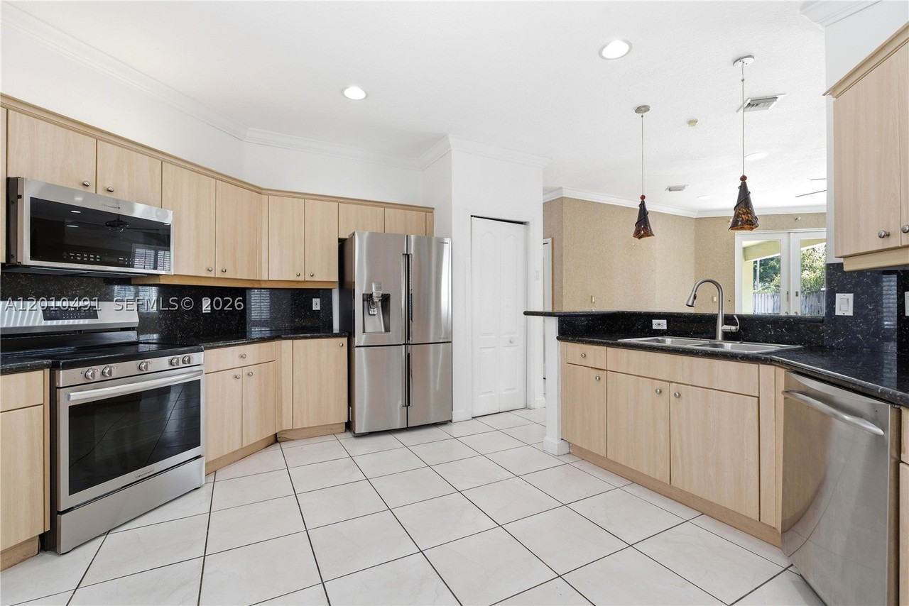 15203 Sw 142nd Ave - Photo 6 of 30