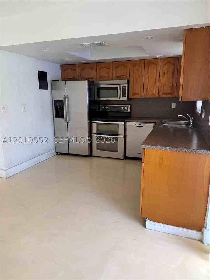 5231 Nw 27th St #8A - Photo 2 of 13