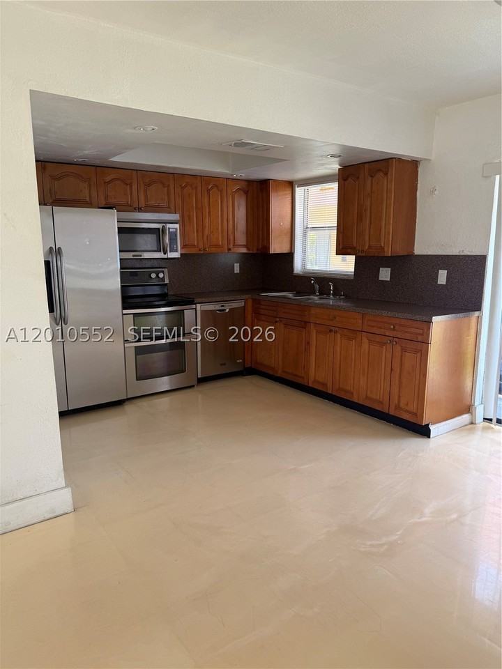 5231 Nw 27th St #8A - Photo 3 of 13