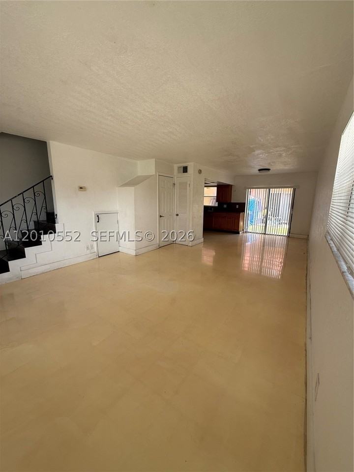 5231 Nw 27th St #8A - Photo 4 of 13