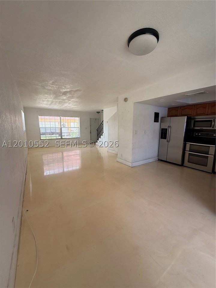 5231 Nw 27th St #8A - Photo 5 of 13