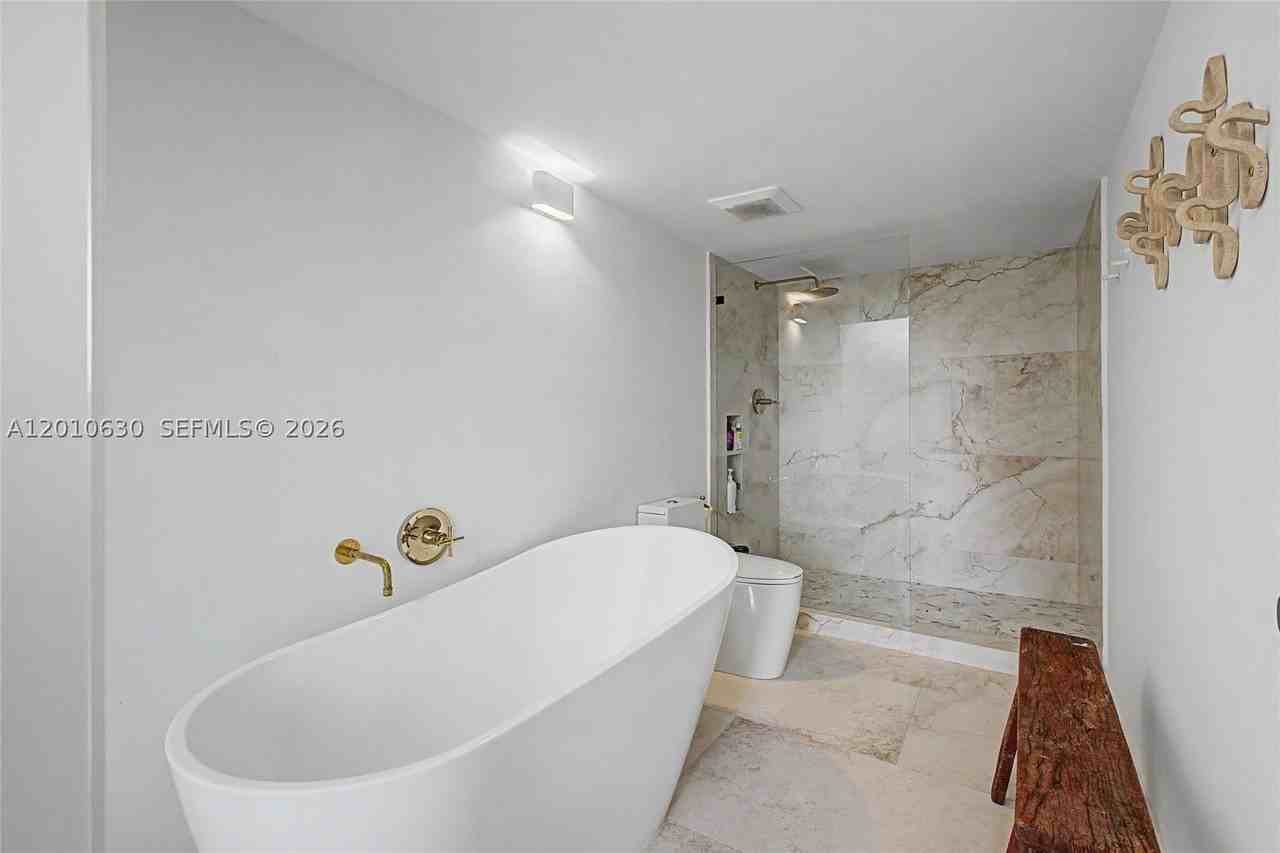 2575 S Bayshore Dr #4A - Photo 4 of 26