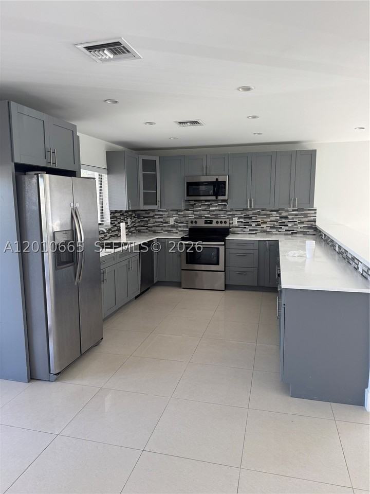 3155 Sw 132nd Ave - Photo 4 of 24