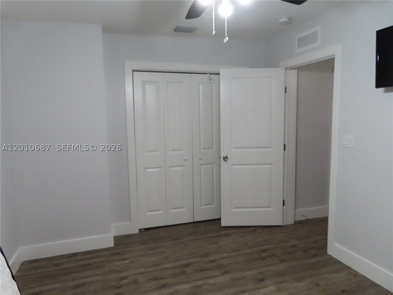 2433 Nw 96th St #B - Photo 2 of 5
