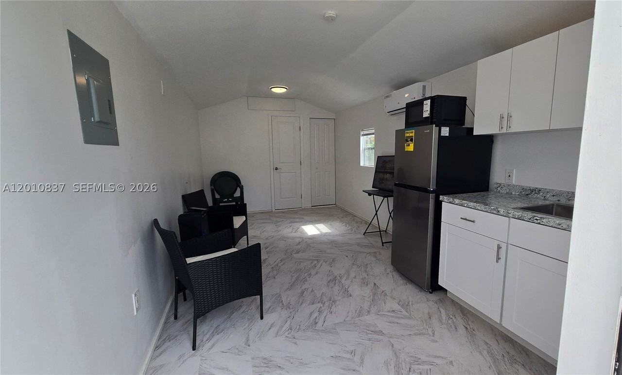2440 Nw 99th St #A - Photo 3 of 10