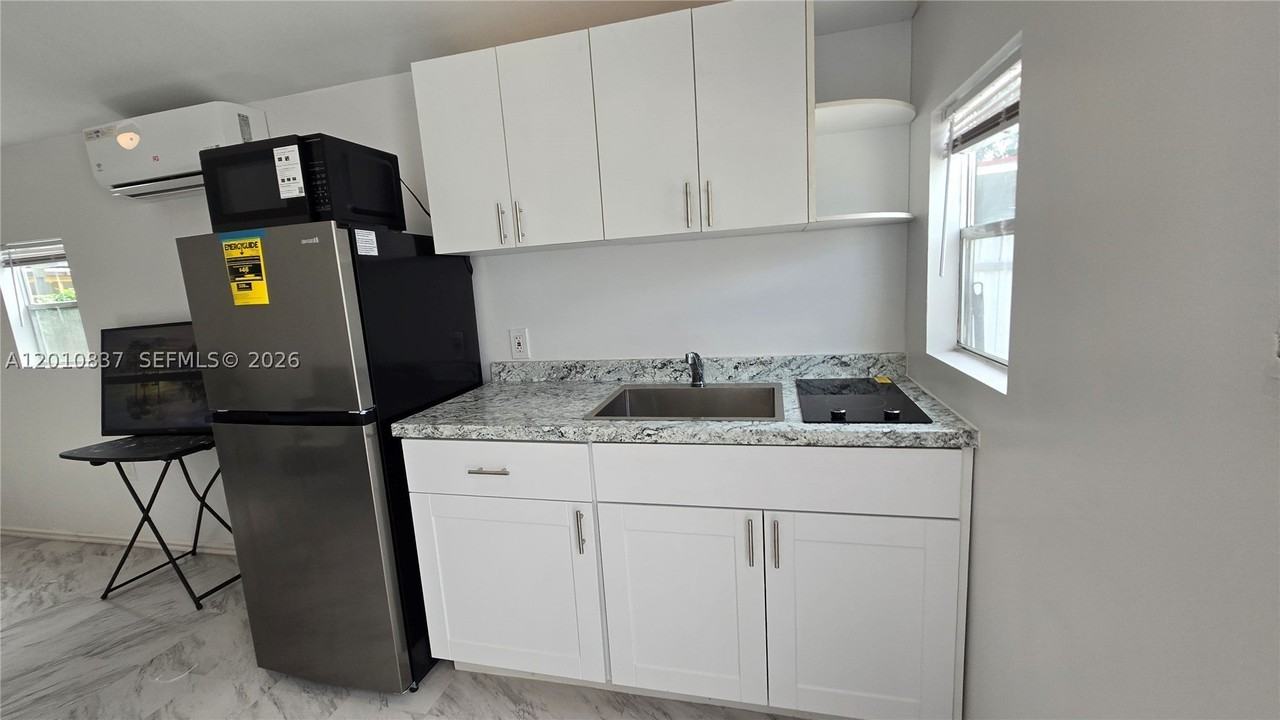 2440 Nw 99th St #A - Photo 4 of 10