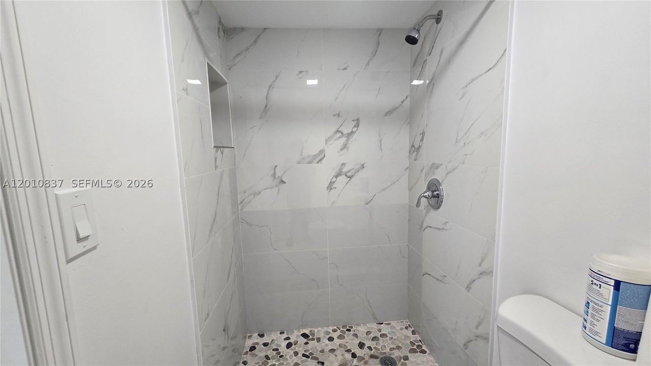 2440 Nw 99th St #A - Photo 5 of 10