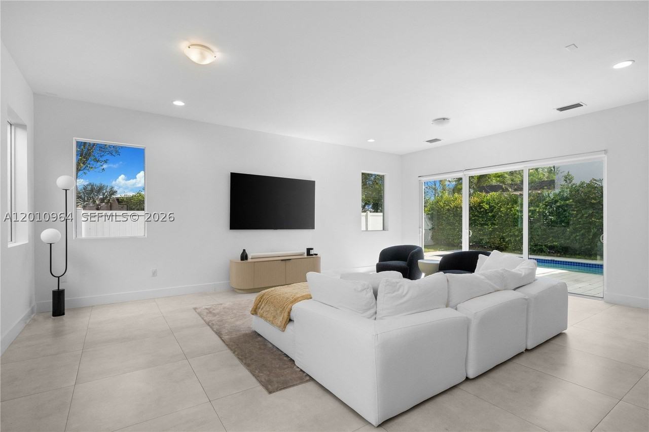 9915 Nw 75th St #9915 - Photo 2 of 43