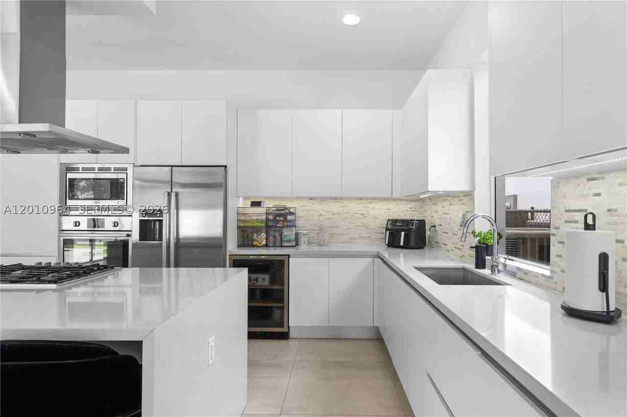9915 Nw 75th St #9915 - Photo 7 of 43