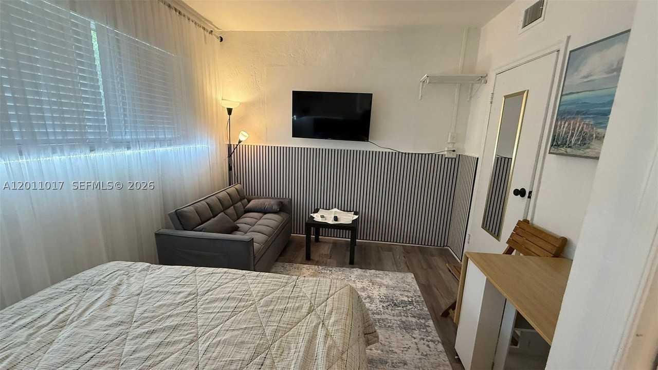 115 Se 2nd St #2 - Photo 3 of 11