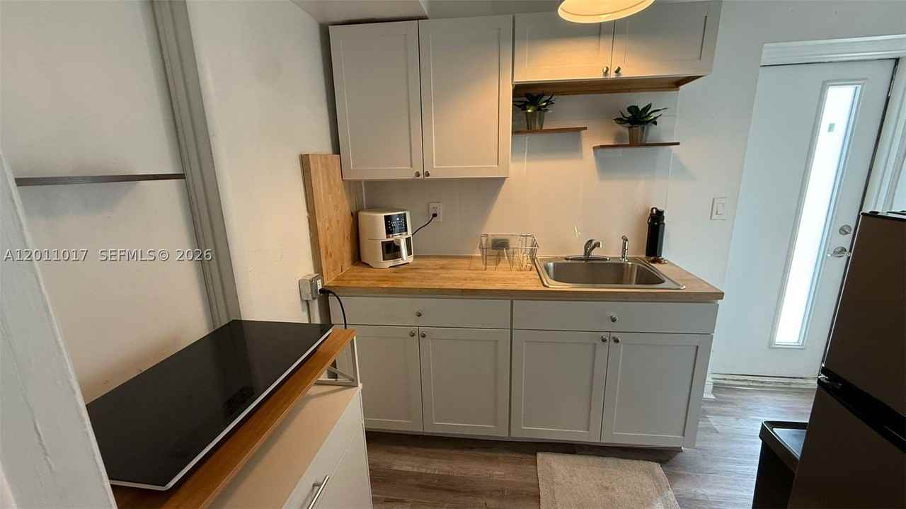 115 Se 2nd St #2 - Photo 6 of 11