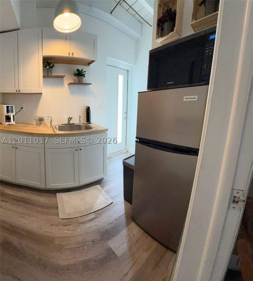 115 Se 2nd St #2 - Photo 7 of 11