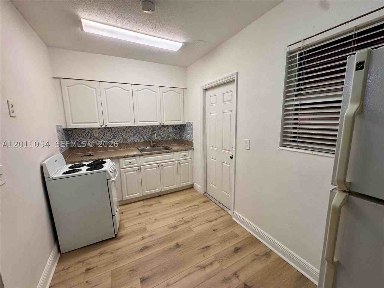 2240 Ne 171st St #11 - Photo 4 of 8