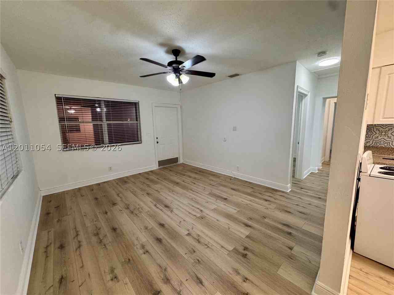 2240 Ne 171st St #11 - Photo 5 of 8