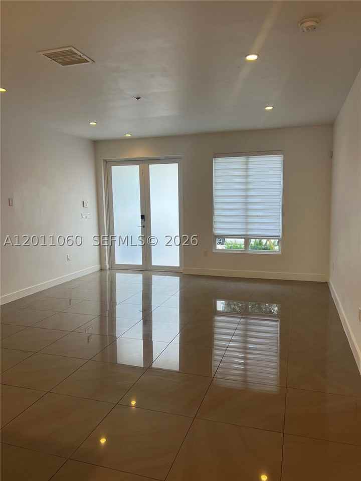 10245 Nw 63rd Ter #103 - Photo 4 of 10