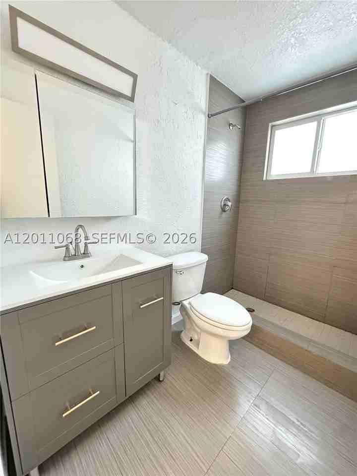 8035 Crespi Blvd #9 - Photo 6 of 7