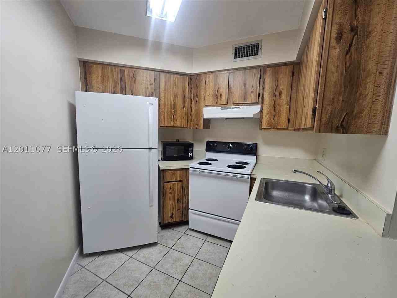 211 Lake Pointe Dr #108 - Photo 6 of 26
